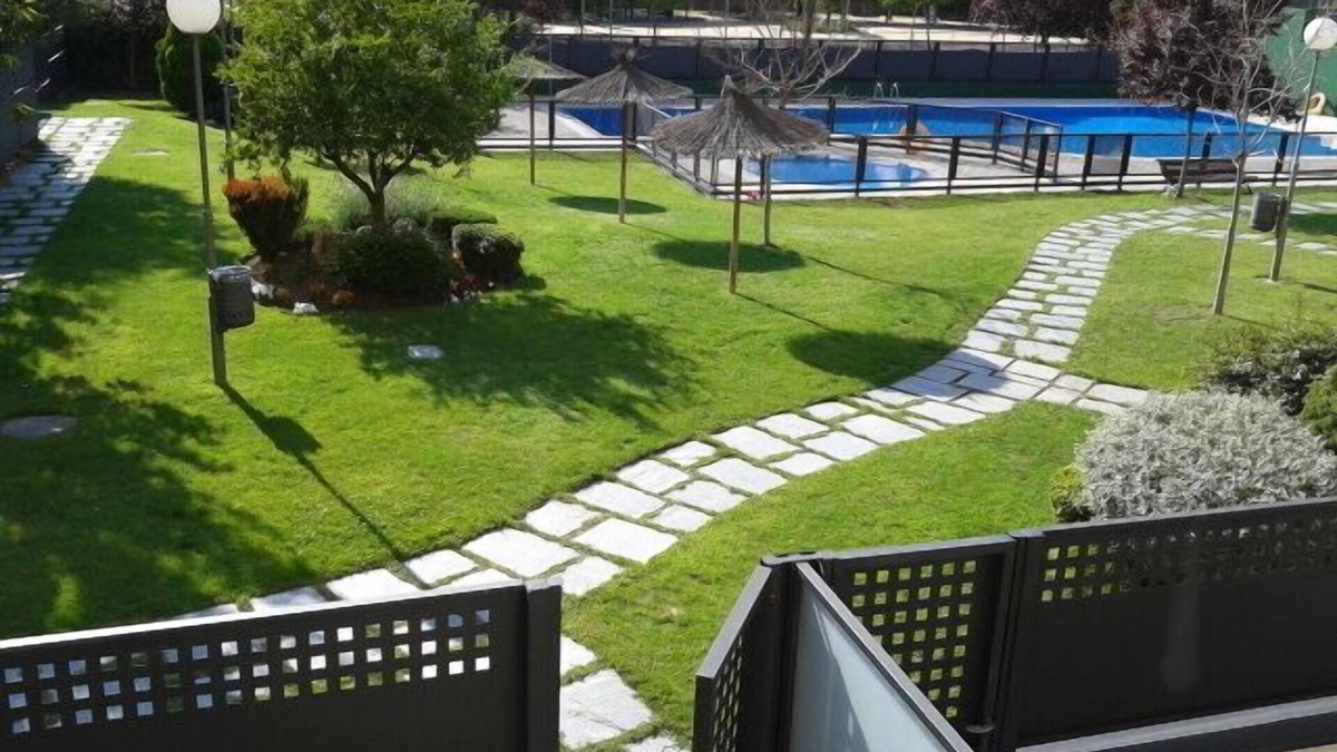 Majadahonda Condo | Madrid - Amazing flat with garden, paddle tennis court and swimming pool