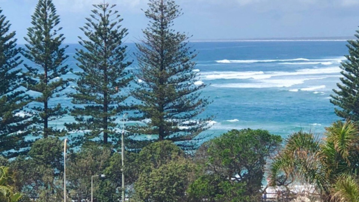 Caloundra Apartment | MADRID UNIT 5 - Kings Beach is also only approx. 600 metres away!