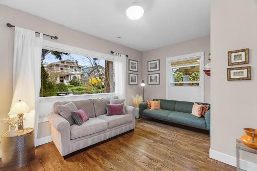 Madrona Apartment | Madrona Bliss A Modern Escape