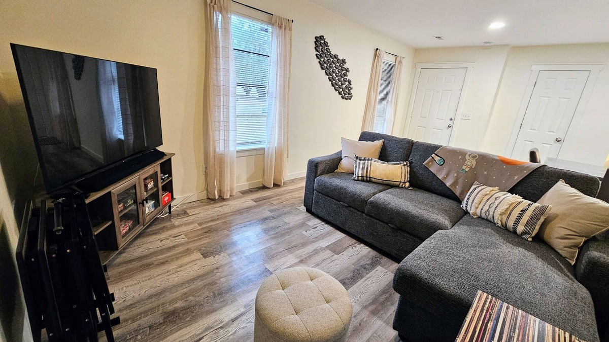 North Charleston House | Madrona's Cottage A- Clean, well stocked, and comfortable