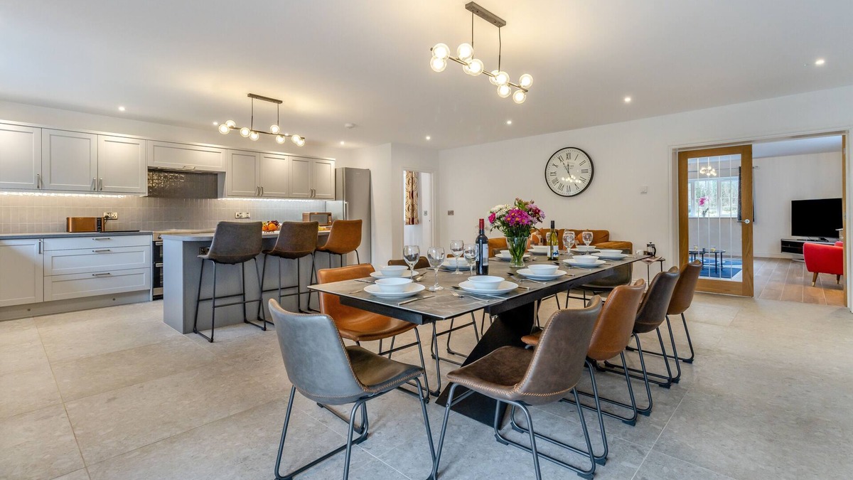 Glandyfi House | Maes Y Barcud - Five Bedroom House, Sleeps 9