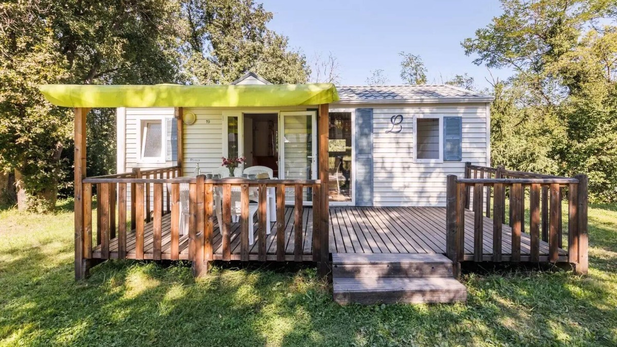Chatel-Guyon House | Maeva Respire campsite in La Croze * - 3 Room Relaxation Mobile Home 4 People + TV