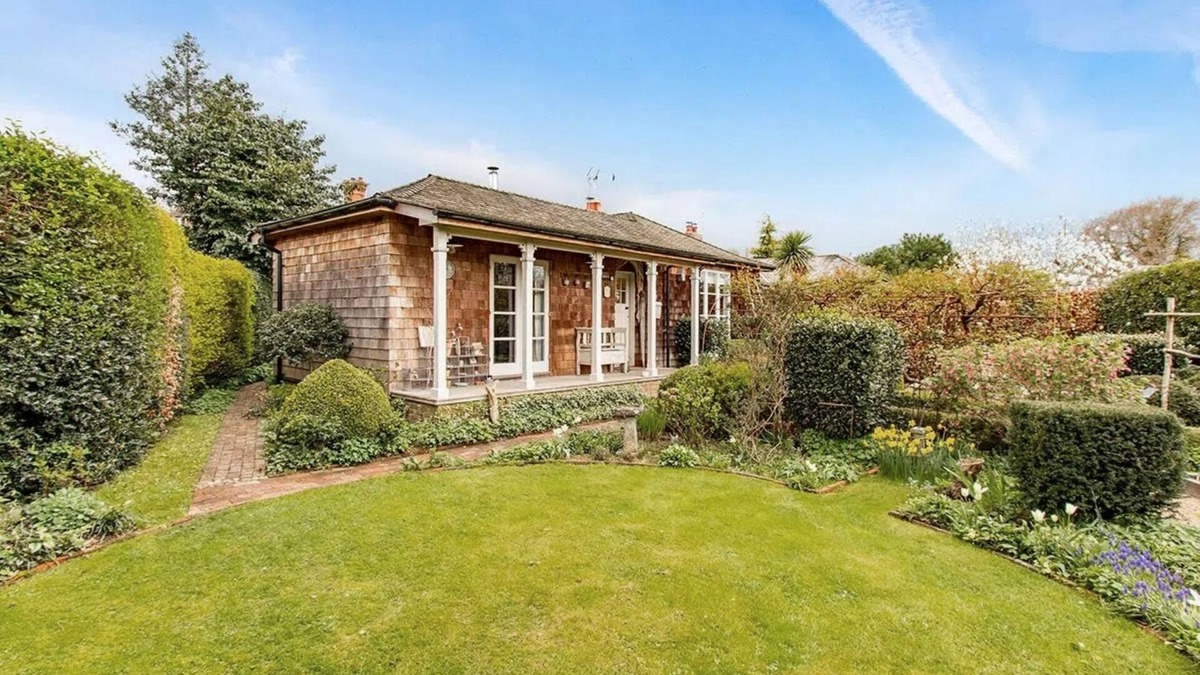 Benenden Cottage | Mafeking by inspirestays-com - a cottage that sleeps 6 guests in 3 bedrooms