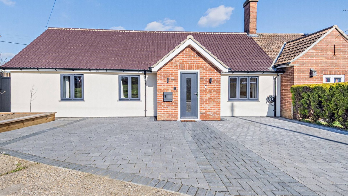 Blythburgh House | Magalow - Three Bedroom House, Sleeps 6