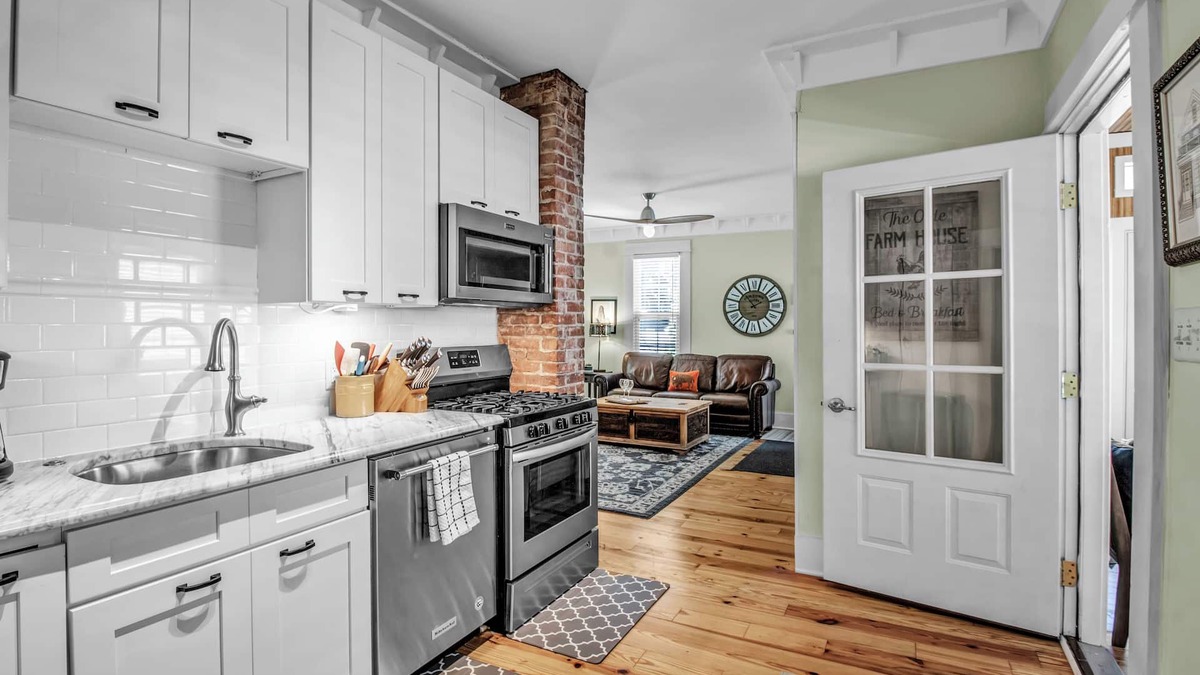 Downtown Buffalo House | Magazine featured townhome steps from Elmwood Village 25mins from Niagara Falls