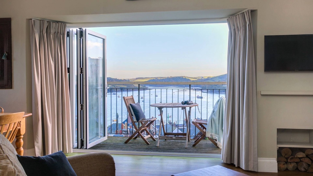 Salcombe House | Magdala - 5 BR property Sleeps 10 w/stunning views