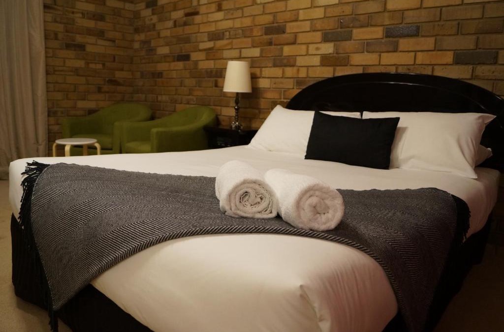Stawell Hotel | Magdala Motor Lodge & Lakeside Restaurant