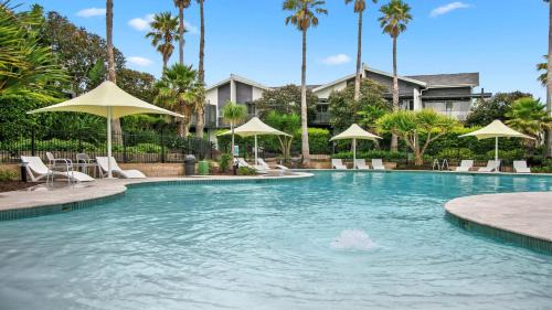 Magenta Shores House | Magenta805