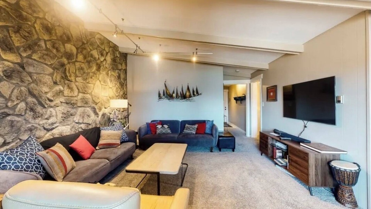 Dillon Condo | Magestic Views of Lake Dillon & Amphitheater- on path, hot tub, pool