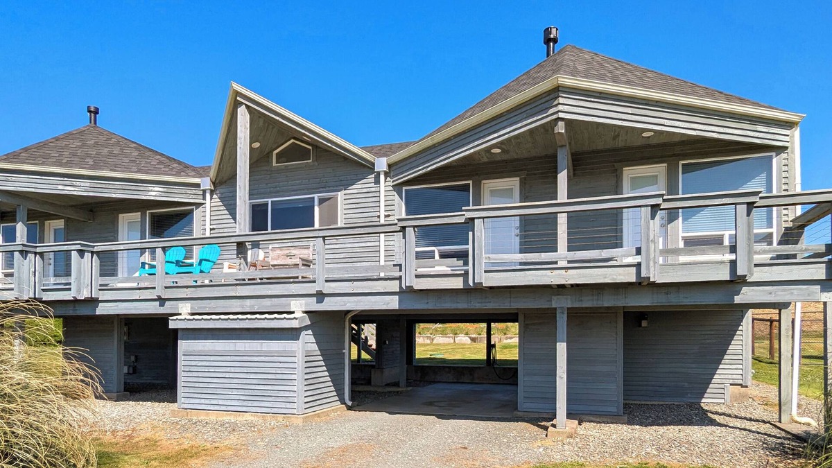 Bandon House | Maggie's Seaside Getaway: Fantastic ocean view and a short walk to the beach