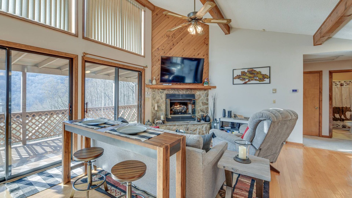 Valley Creek Run House | Maggie Valley Mountain Escape w/Fireplace & Deck!