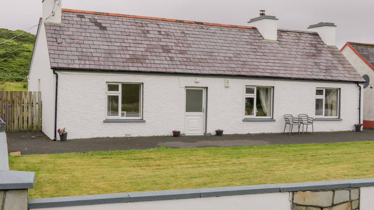 Ardara Cottage | MAGHERA CAVES COTTAGE, family friendly in Ardara, County Donegal
