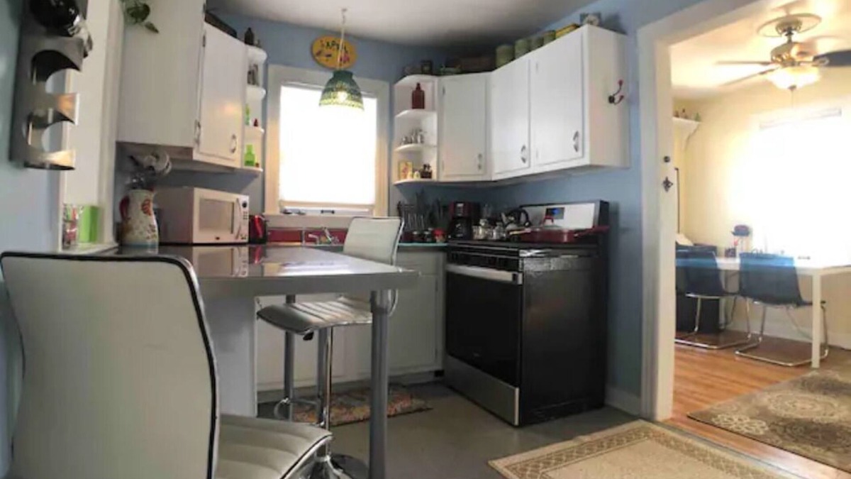 Terre Haute Cottage | Magic Cottage - 2 Bedrm,1 Ba, Washer&Dryer, Nice Kitchen, & Fenced Yard for Dogs