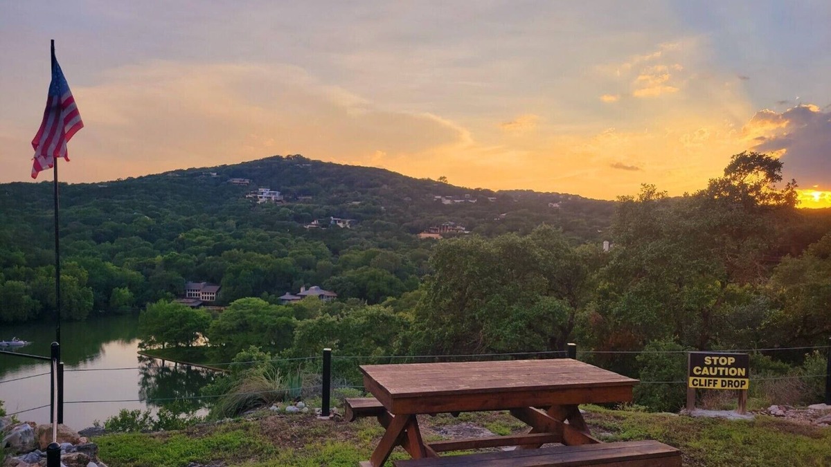 Austin Cabin | Magic Cottage Overlooking Lake Austin