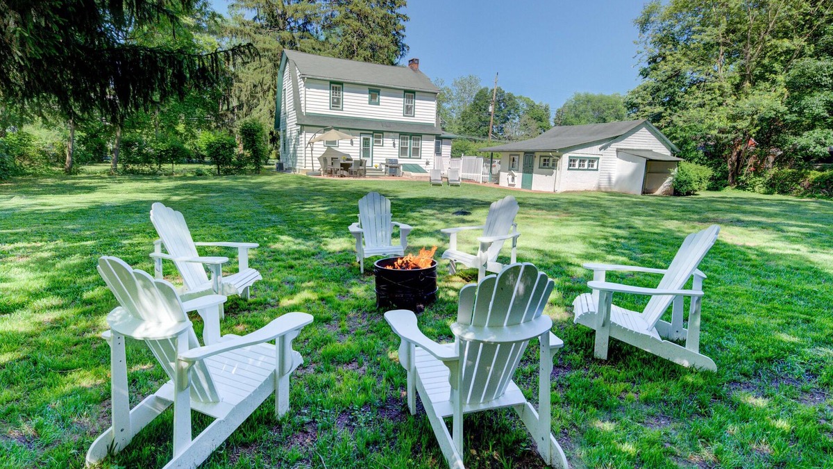 Princeton Junction House | Magic Escape 4 BR Spacious Fully Fenced Backyard with Sauna