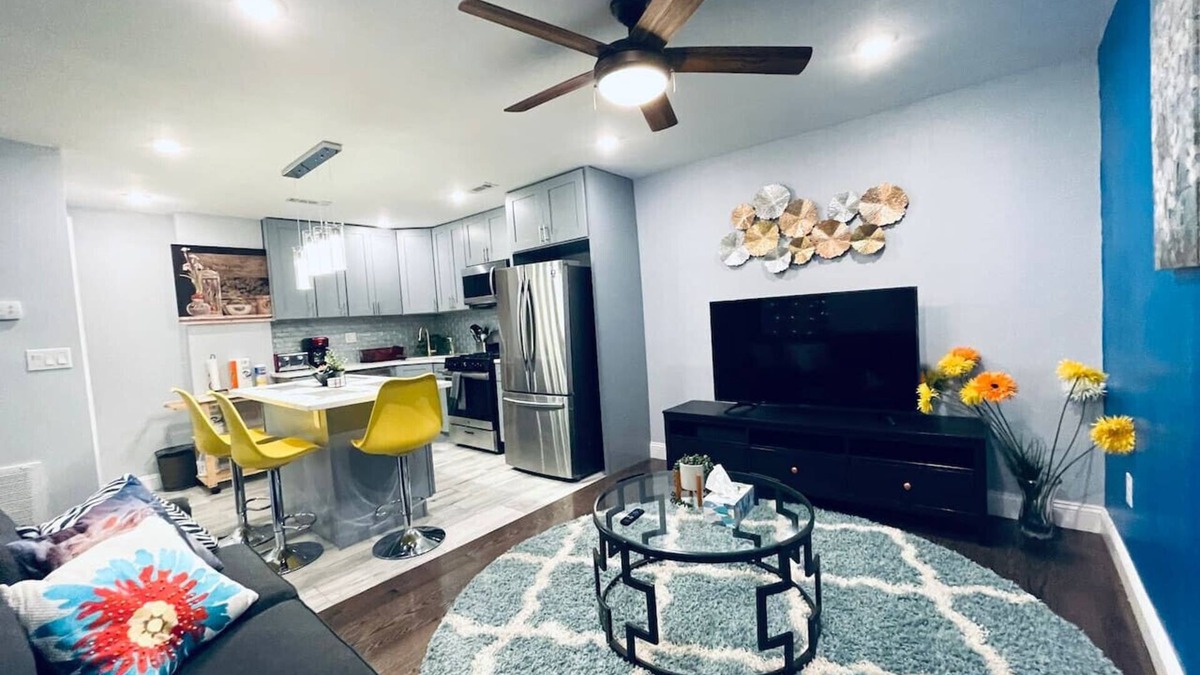 Graduate Hospital Apartment | Magic Gardens 1BD Apt in Center City
