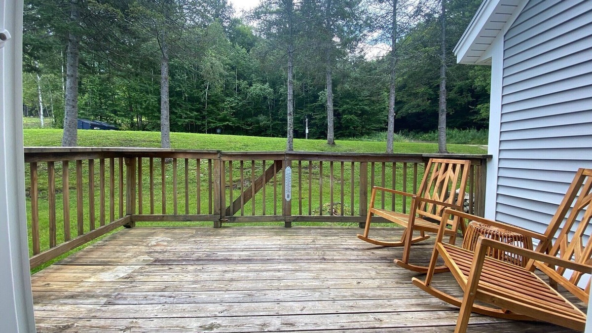 Londonderry Condo | Magic Mountain Trailside Condo - Ski In /Ski Out