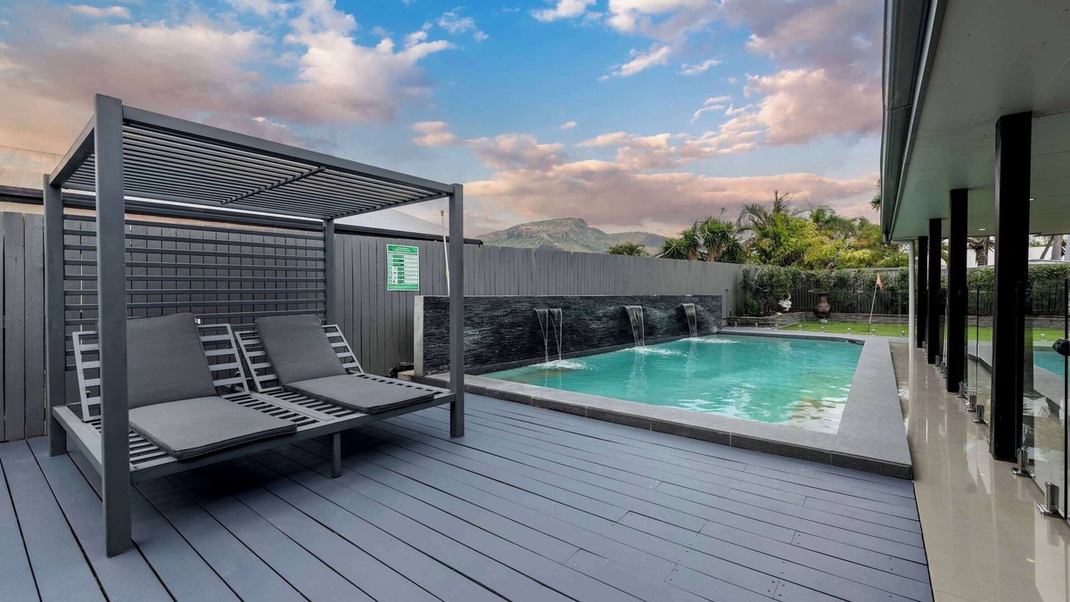 Annandale House | Magic on MacArthur Su