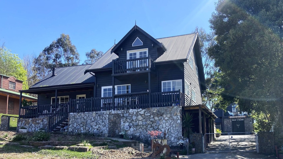 Merrijig House | Magic views of Mt Buller with four bedrooms and a loft