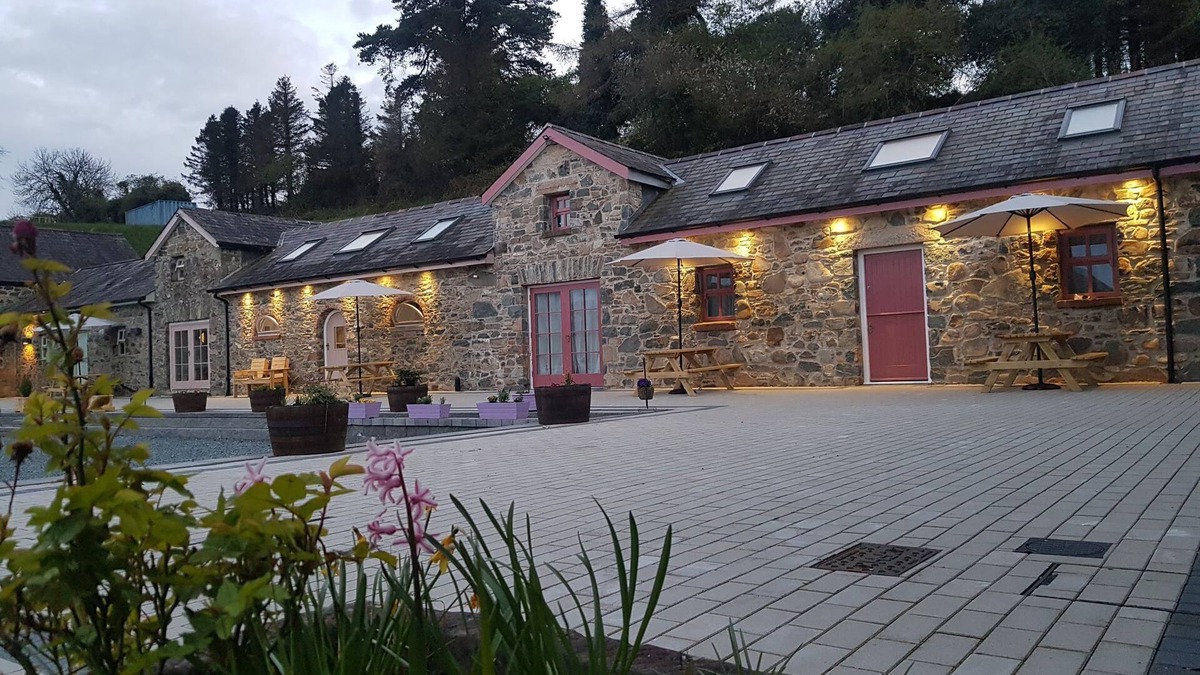 Loughinisland Cottage | Magical 3-Bed Stone Built Cottage - Sleeps 6