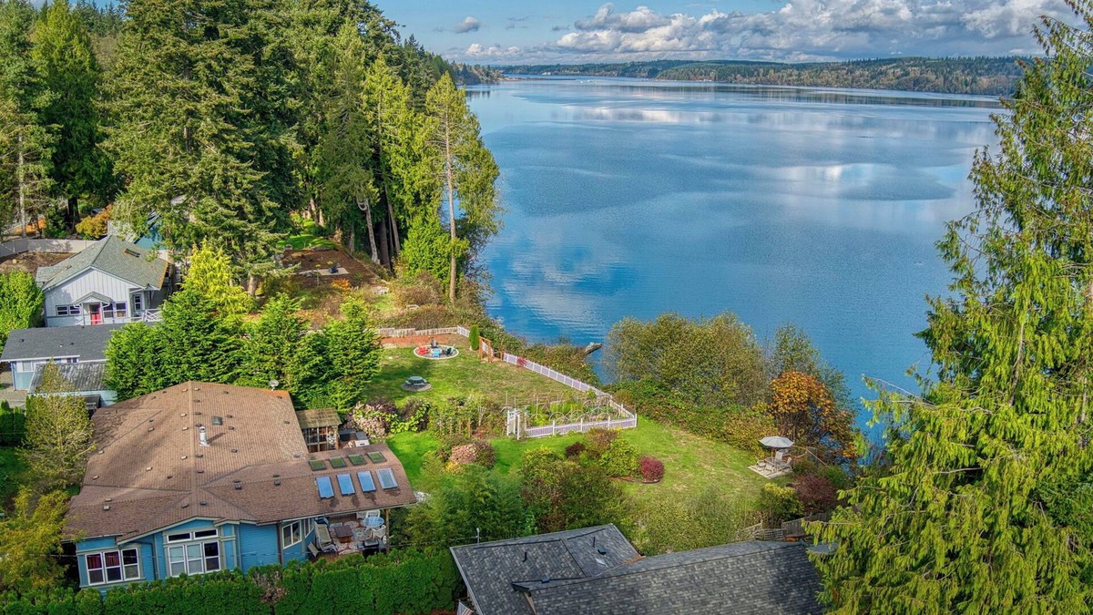 Kingston House | Magical 4 Bed Beachfront Cottage Getaway