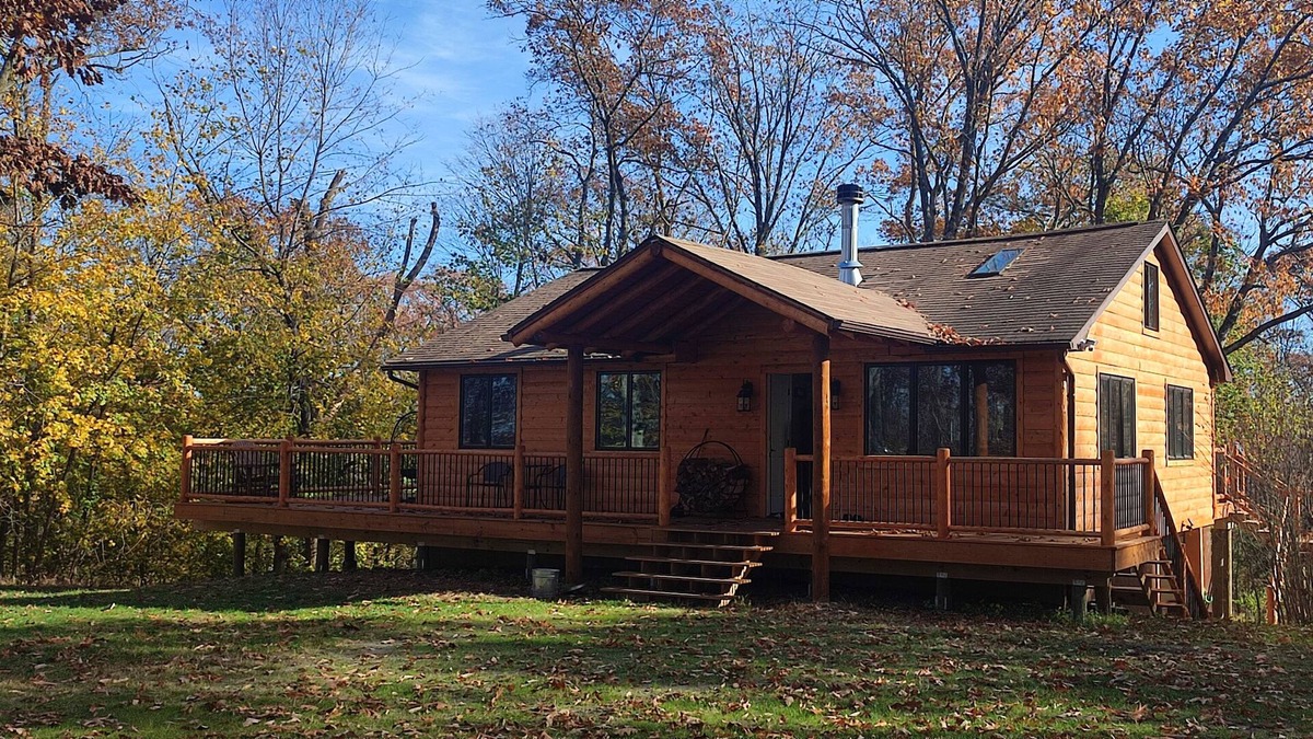 Circleville House | Magical Cabin Getaway: Lovely Log Home in Warwick