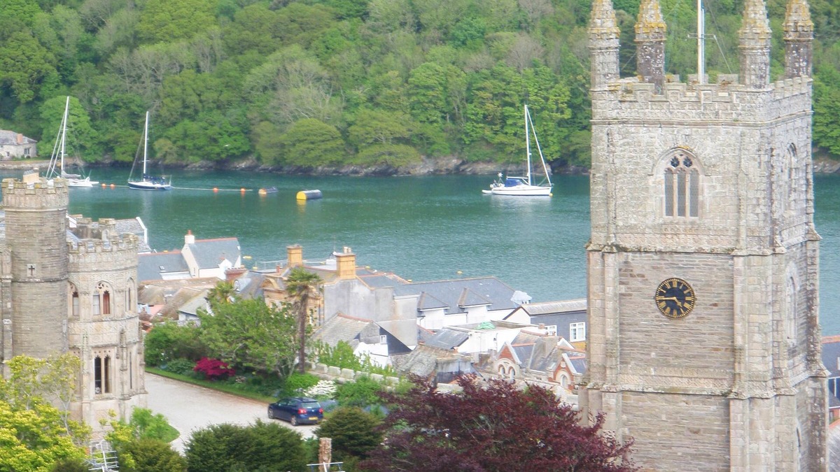 Fowey Cottage | Magical Cornish Cottage & Garden. Stunning Views of River Fowey & Church