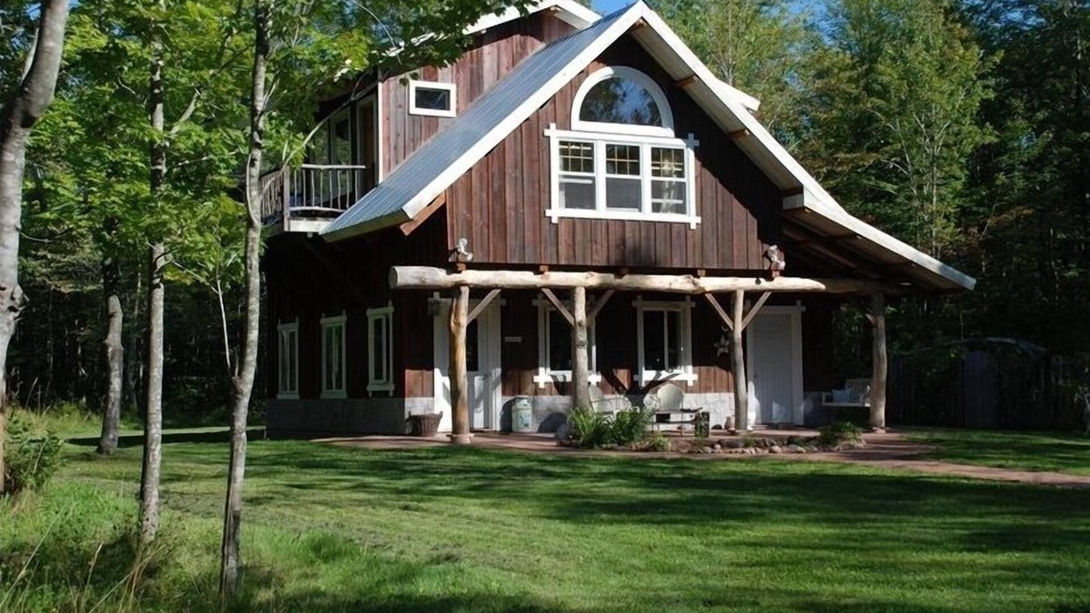 La Pointe Cabin | Magical Handcrafted Cabin on 20 Acres Featured in books and magazines