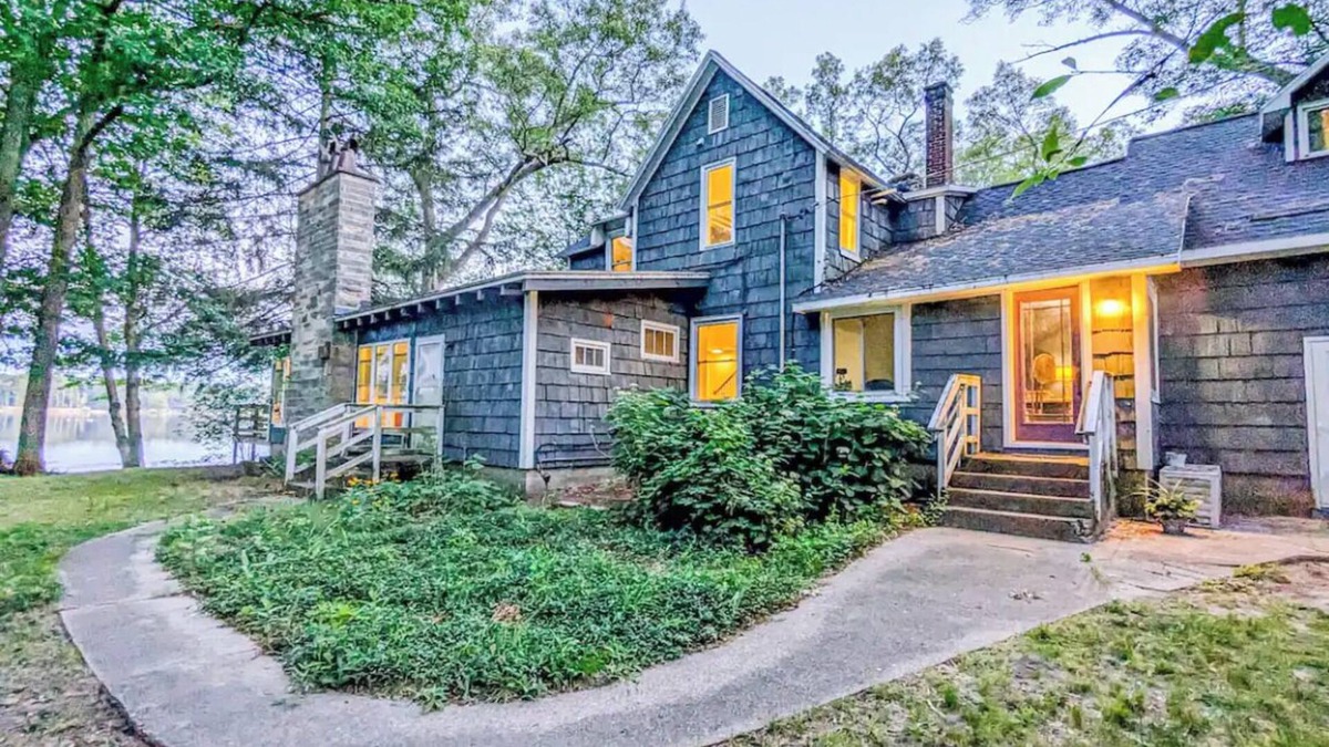 Kendall Cottage | Magical Lake House - Saugatuck