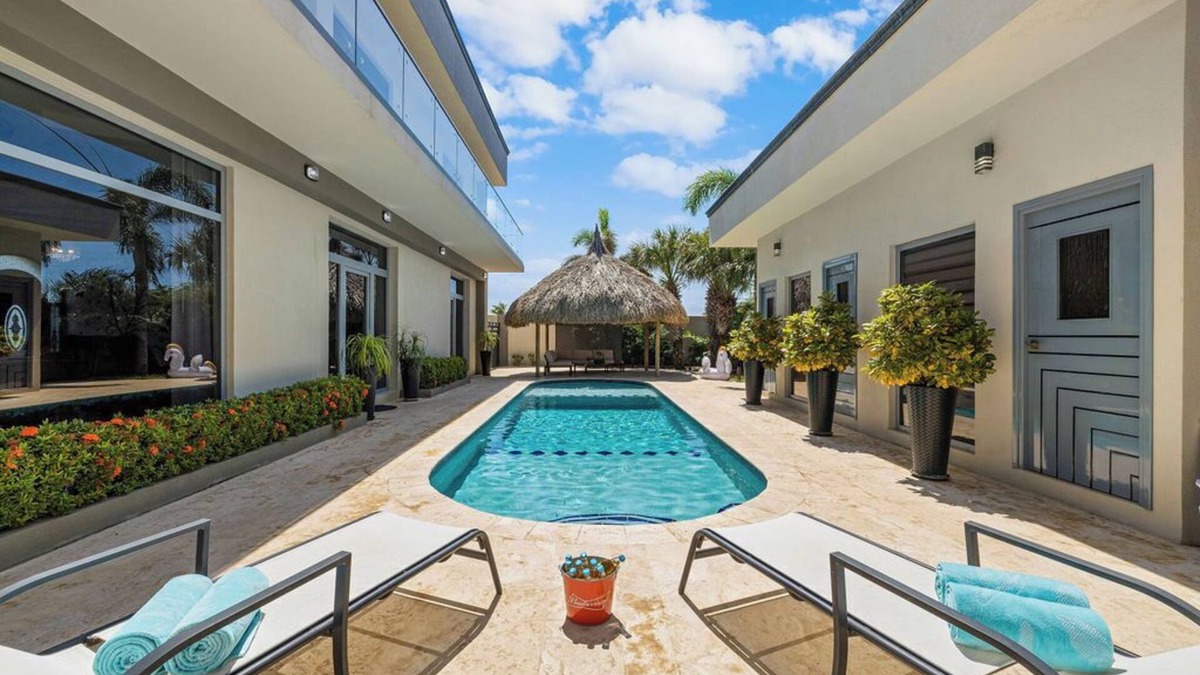 Noord Villa | Magical Oasis ~ 6BR w/Large Pool & Gazebo ~ Views