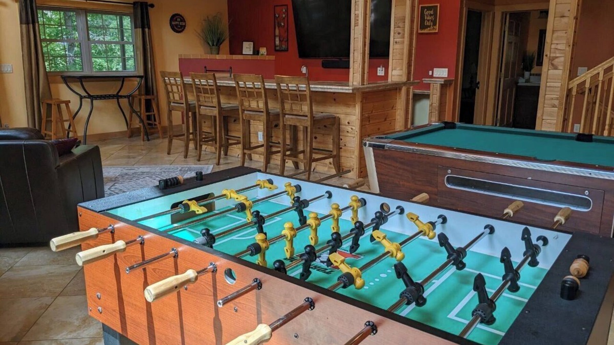 Baraboo Cabin | Magical Secluded 5king Lodge> bunk room, playset> Dells, WaterParks, Devils Lake