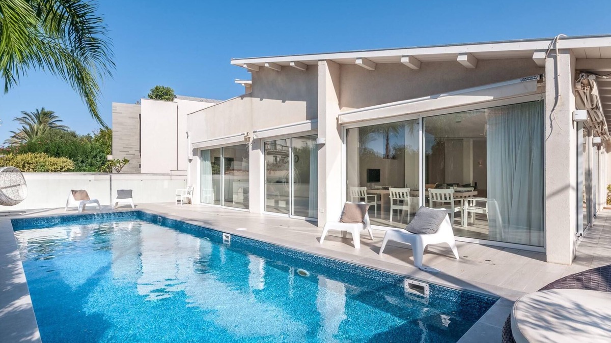 Herzliya Pituach Villa | Magical Villa close Beach - Pool heated