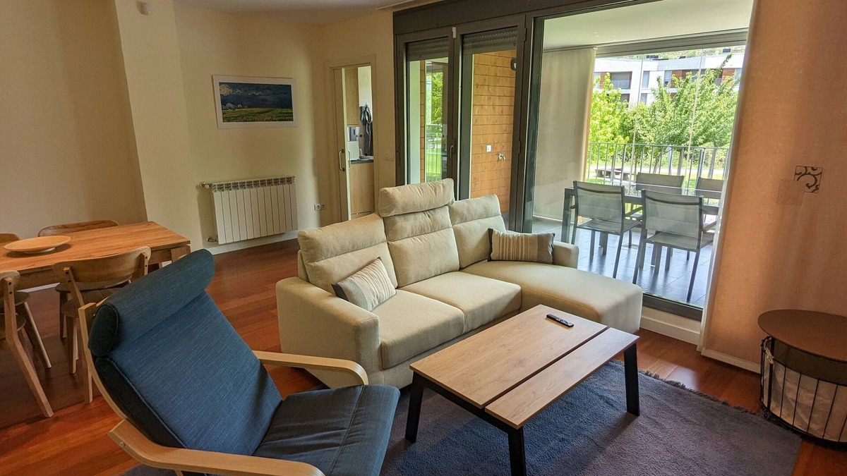 Abena Apartment | Magnífico Apartamento en Pirineos con Piscina y Cerca de Pistas de Esquí
