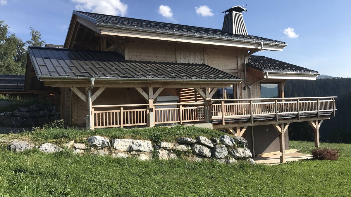 Notre-Dame-de-Bellecombe Ski Chalet | MAGNIFICENT 10-person chalet, 200ml from a lift. WIFI, Jacuzzi and Sauna