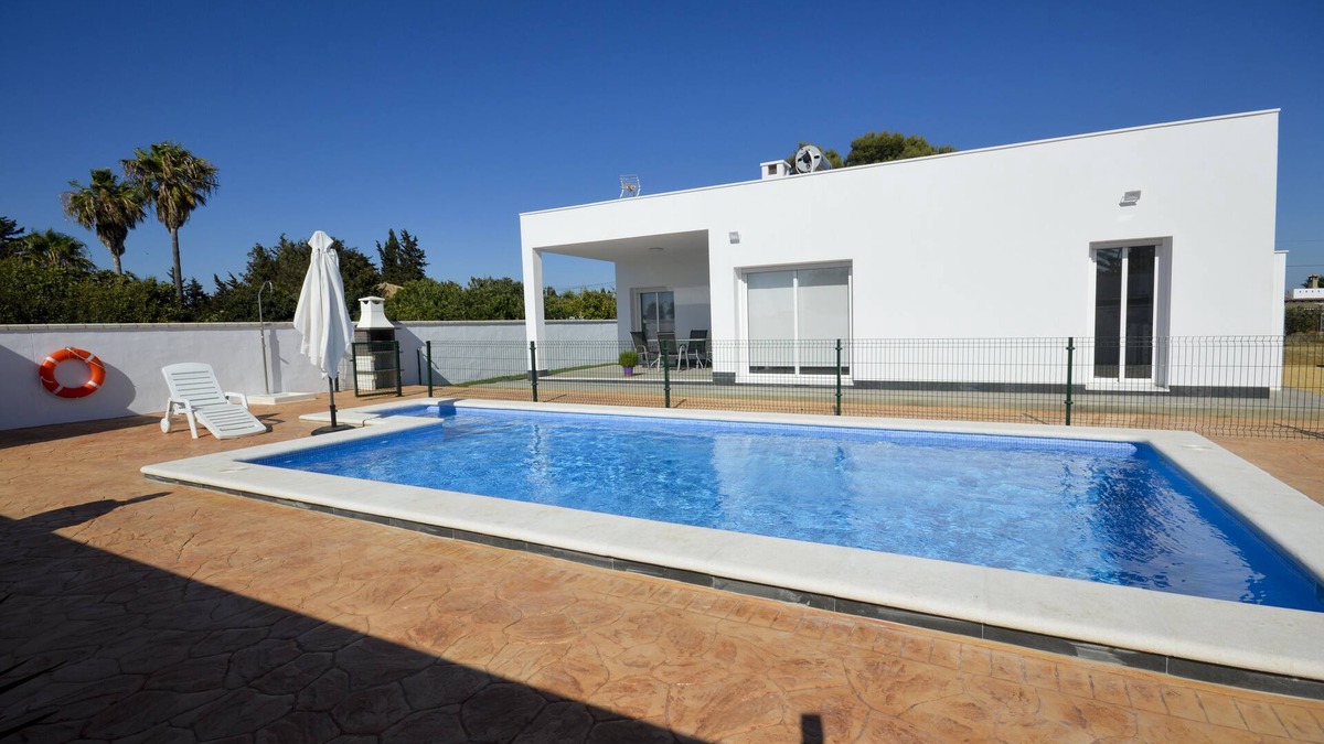 Conil de la Frontera Ski Chalet | MAGNIFICENT DESIGN VILLA WITH BIG EXCLUSIVE SWIMMING POOL AND GARDEN