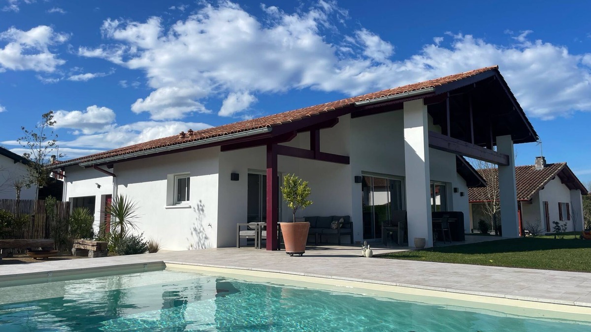 Saint-Pee-sur-Nivelle House | Magnificent Basque house with heated pool overlooking nature