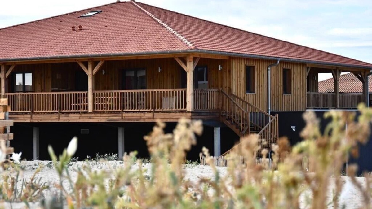 Saint-Girons Plage Apartment | Magnificent Loft 200 metres from Saint Girons beach, sleeps 9