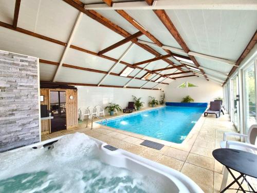 Lassay-les-Chateaux House | Magnificent 18th Century, 5 Star Luxury Spa