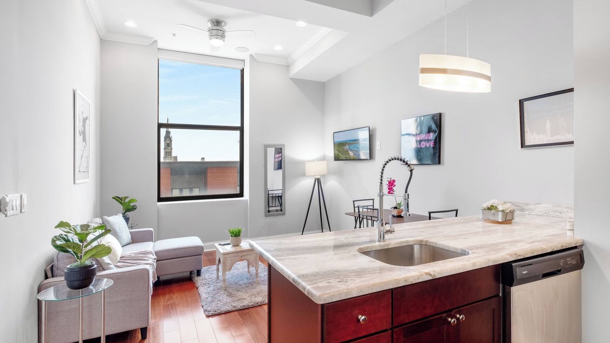 Olde Kensington Apartment | Magnificent 1BR w/Pool & Gym
