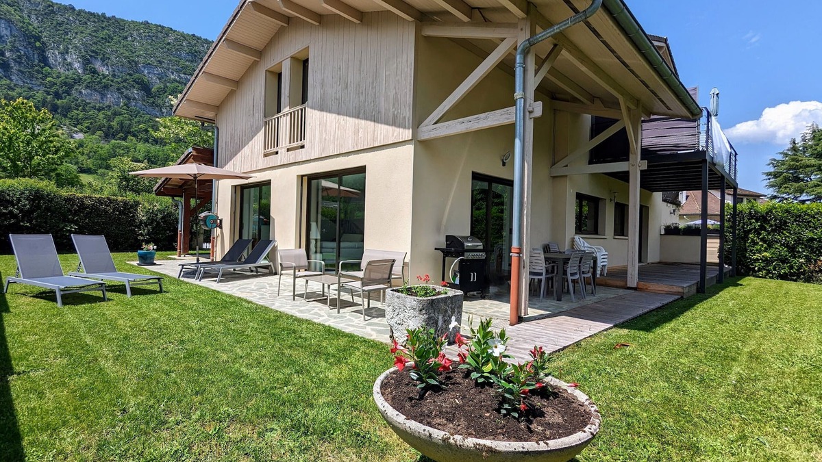 Chaparon Apartment | Magnificent 3-star duplex in house 800 m from Lake Annecy