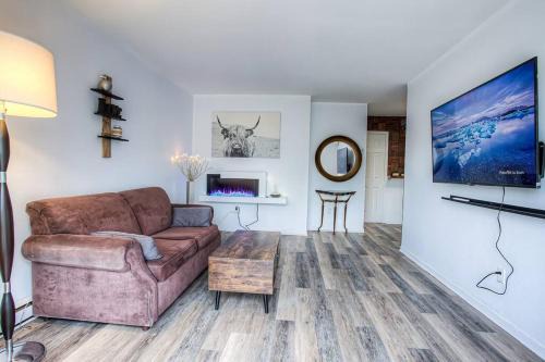 Mercier-Hochelaga-Maisonneuve Apartment | Magnificent 3BD Apartment,9 min to subway