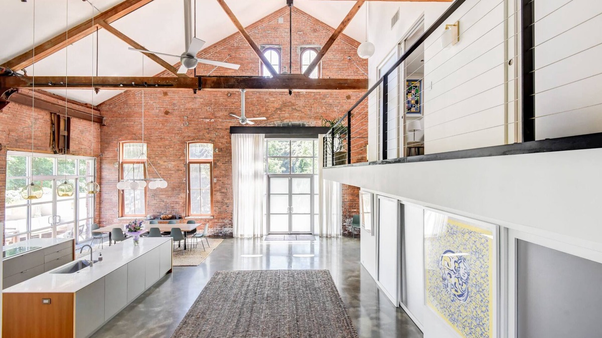 Beacon House | Magnificent 4,400 sqft Beacon Urban Loft with home theatre
