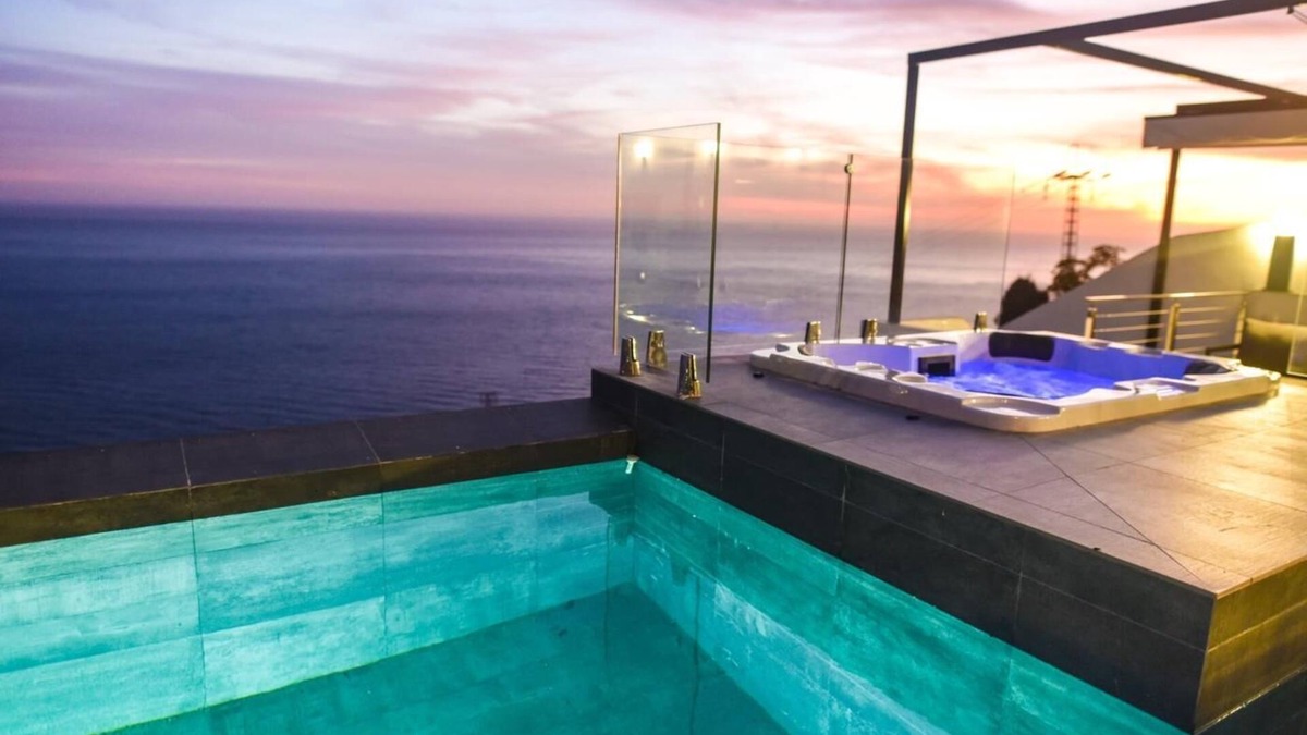 Salobrena Villa | Magnificent 4 bedroom villa with stunning views
