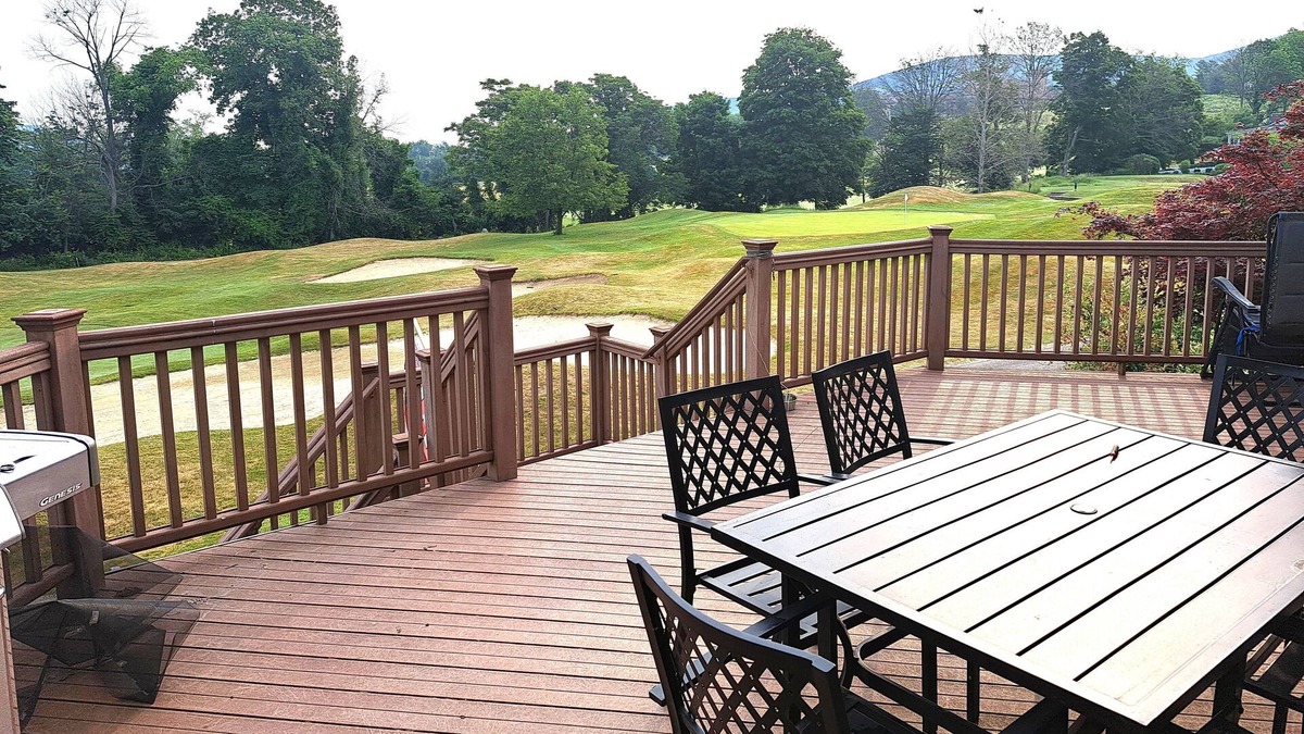 Hamburg House | Magnificent 5000 Square Foot Home Overlooking 18 Hole Golf Course