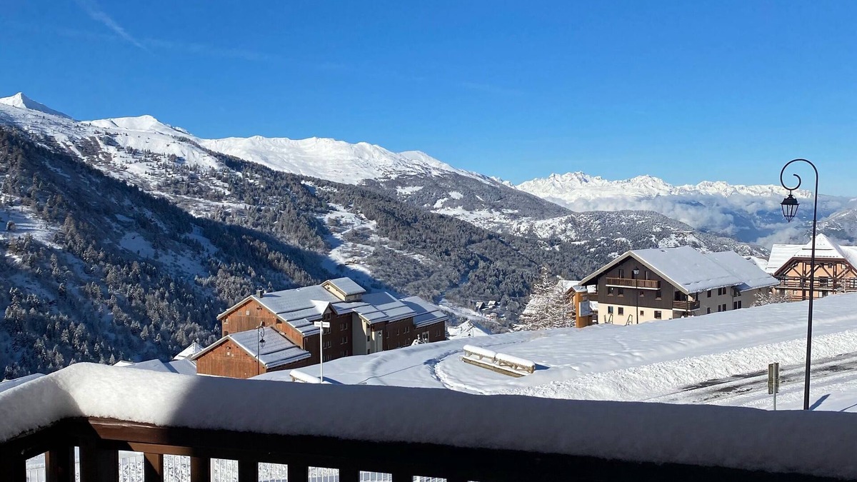 Valmeinier Apartment | Magnificent 6-person apartment 50 m from the slopes Household linen and towels included!