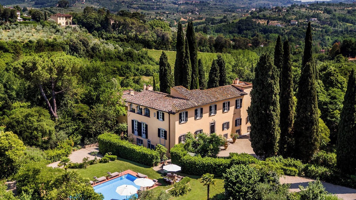 Oltrarno Villa | MAGNIFICENT 8BD-8.5BA VILLA WITH HEATED POOL 1 MILE AWAY FROM HEART OF FLORENCE!