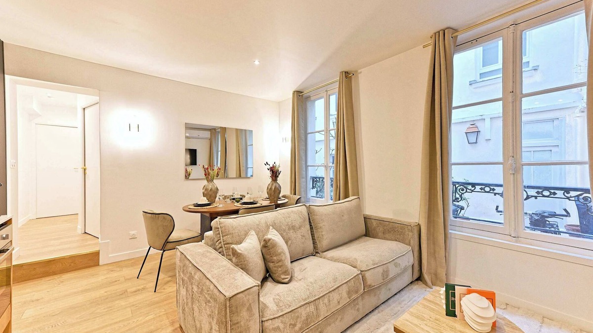 Quartier de Rochechouart Apartment | Magnificent air-conditioned flat Galeries Lafayette