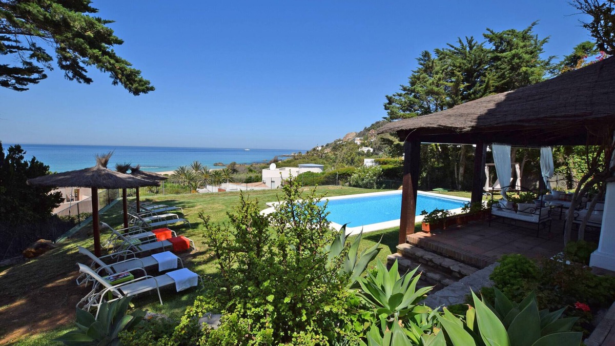 Atlanterra Ski Chalet | Magnificent andalusian style villa with 5 bedrooms. By the beach. FREE WIFI