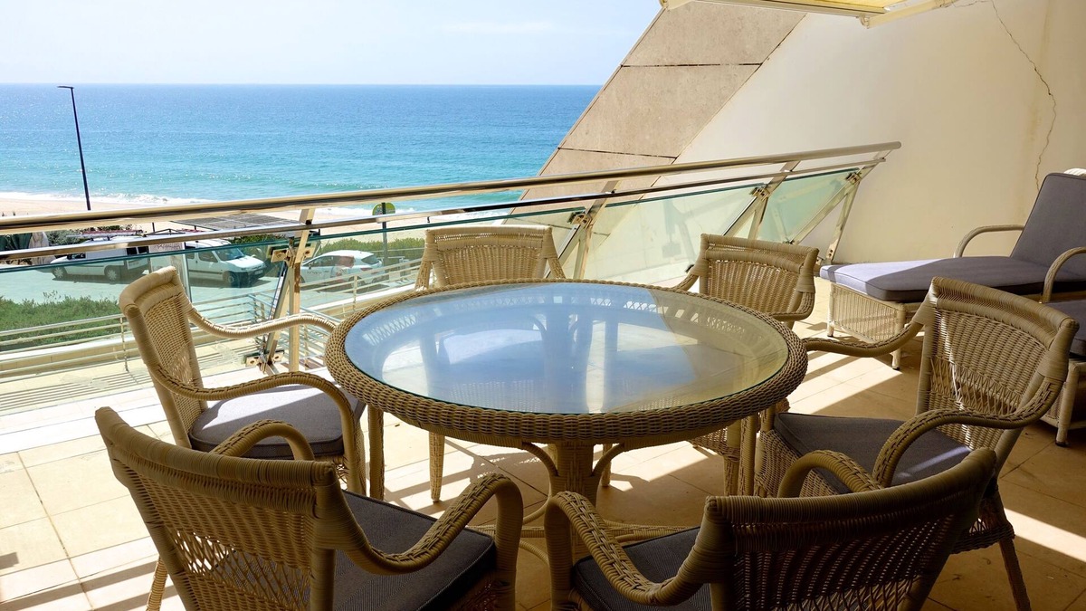 Santiago Apartment | Magnificent apartment on the sea in the center of Sesimbra.