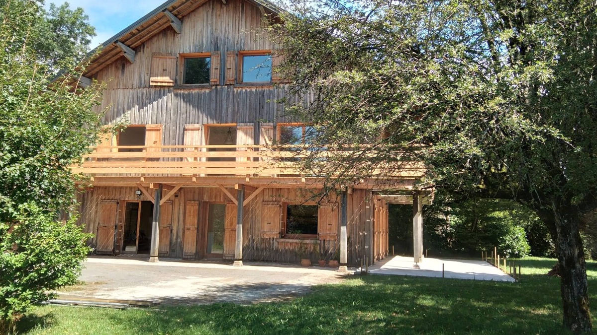 Le Fied Bed & Breakfast | Magnificent B&B chalet near lakes and vineyards